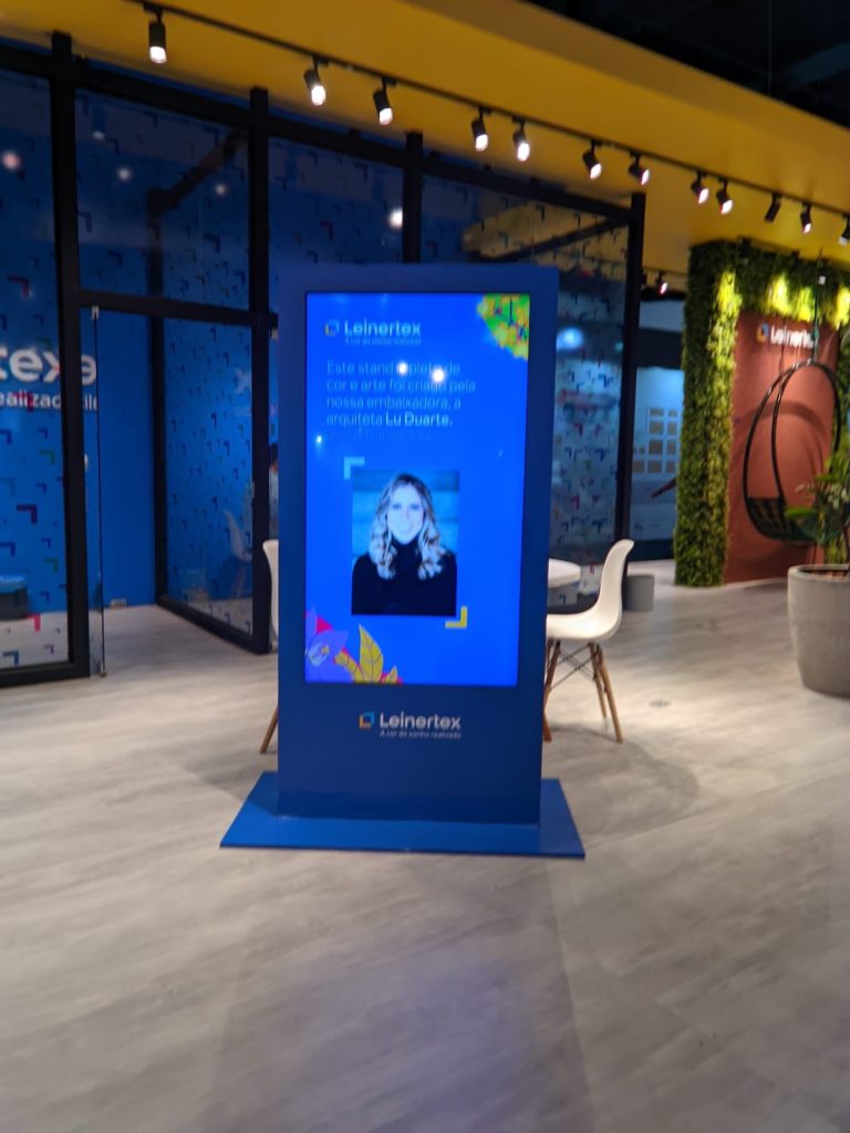 Aluguel de Totem Interativo Vertical Reto 43-ALUGUEL DE TVS E PAINEL DE LED NO RJ