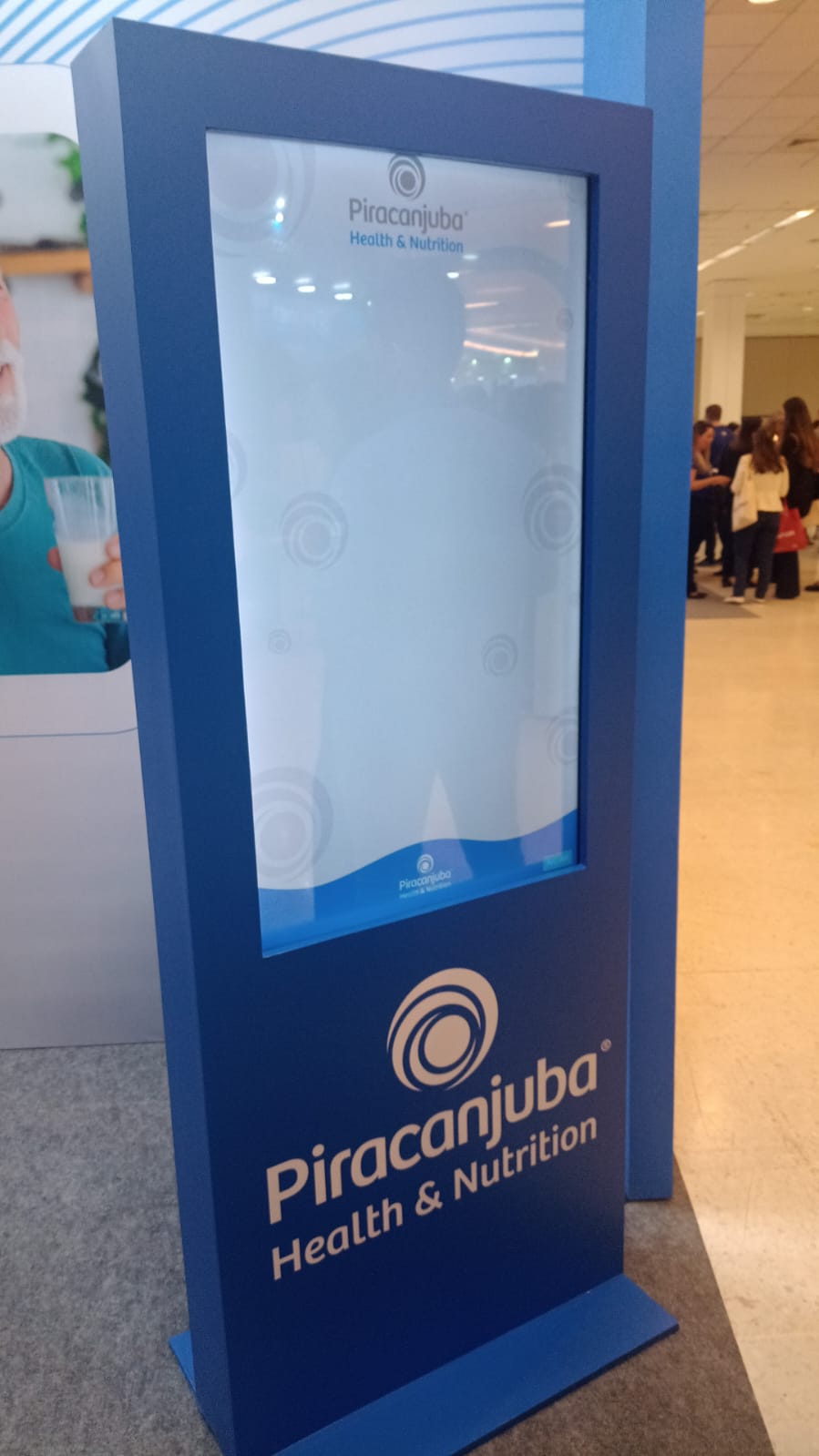 Totem Interativo Touch Screen para Credenciamento e Marketing Digital