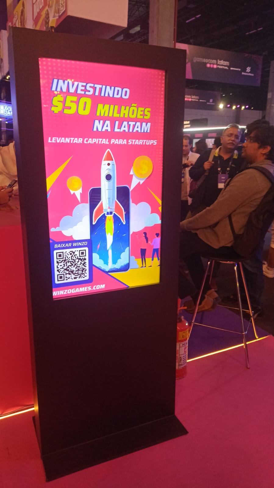 Totem Interativo Touch Screen para Credenciamento e Marketing Digital