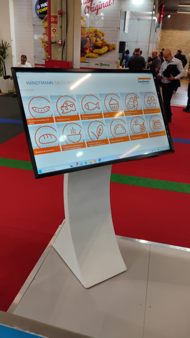 Totem Interativo Touch Screen para Credenciamento e Marketing Digital