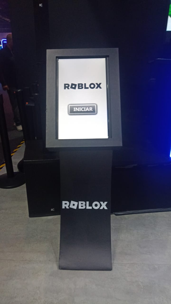 Totem Interativo Touch Screen para Credenciamento e Marketing Digital