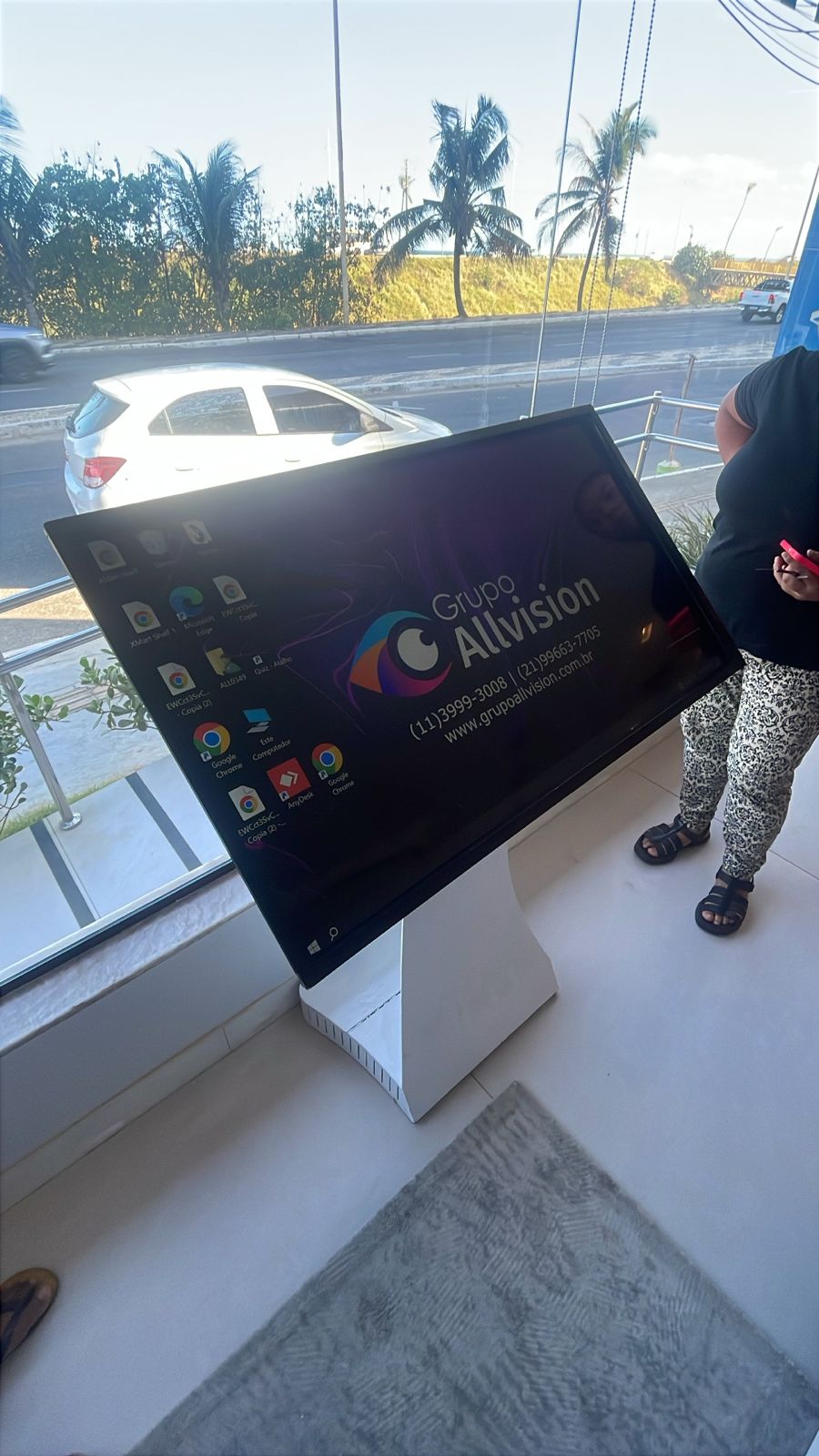 Totem Interativo Touch Screen para Credenciamento e Marketing Digital