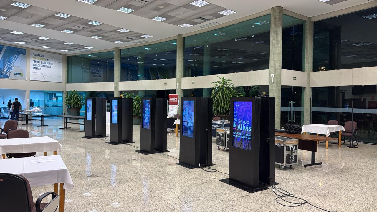 Aluguel de totem touch screen 43 polegadas 23 polegada NO RIO DE JANEIRO EM 2026