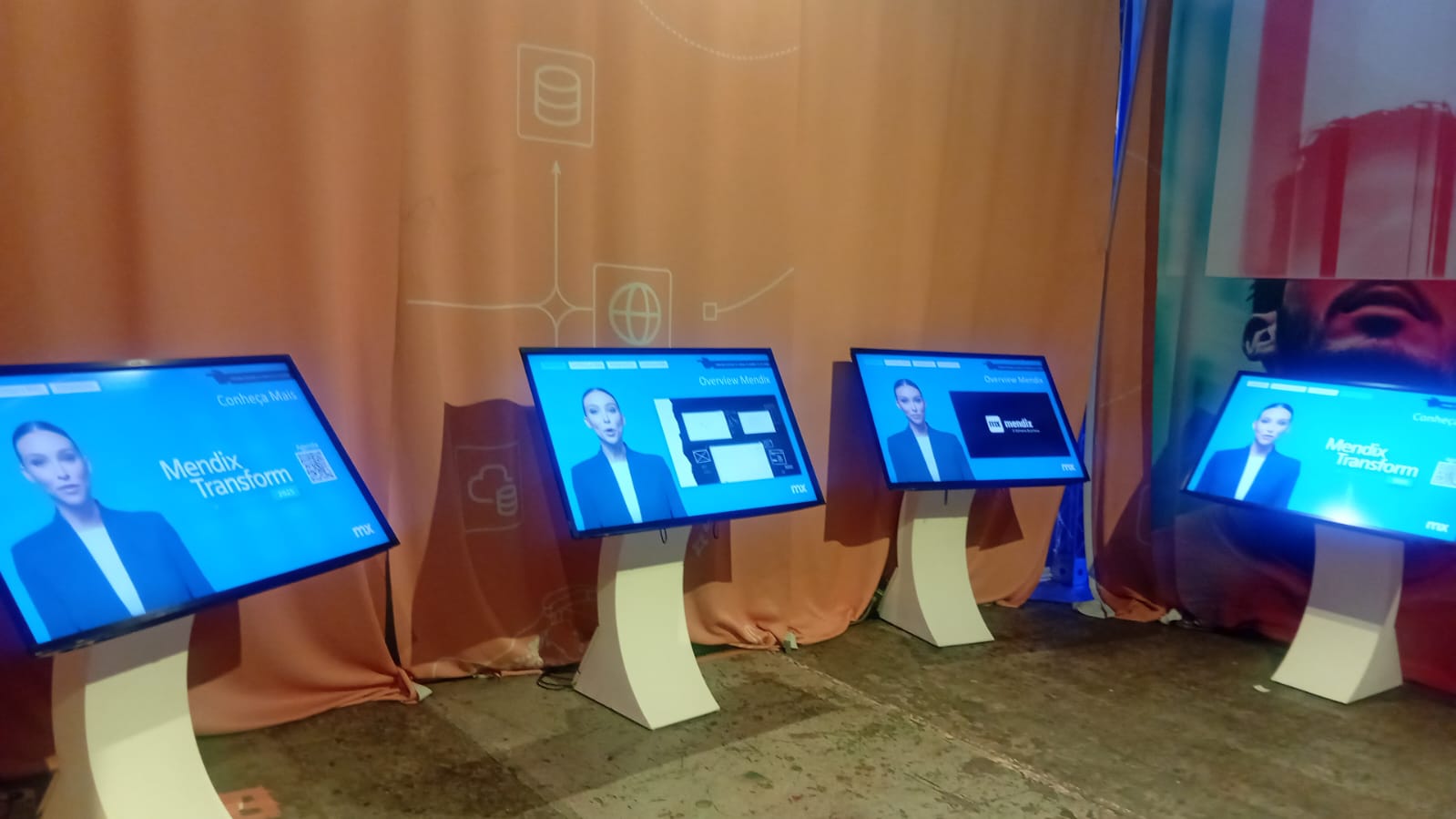 Aluguel de totem touch screen 43 polegadas 23 polegada NO RIO DE JANEIRO EM 2026